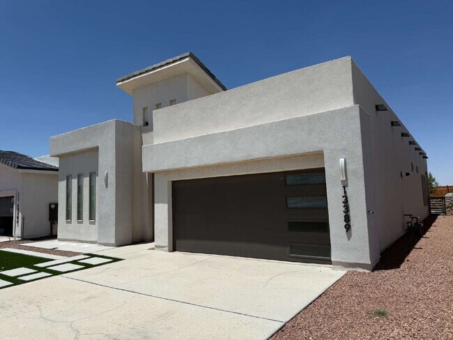 Foto del edificio - 13389 Carterton Ave
