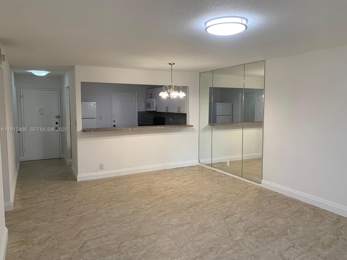 Foto del edificio - 4045 NW 16th St