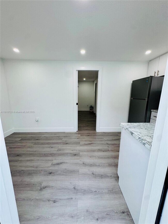 Foto del edificio - 3450 NW 170th St