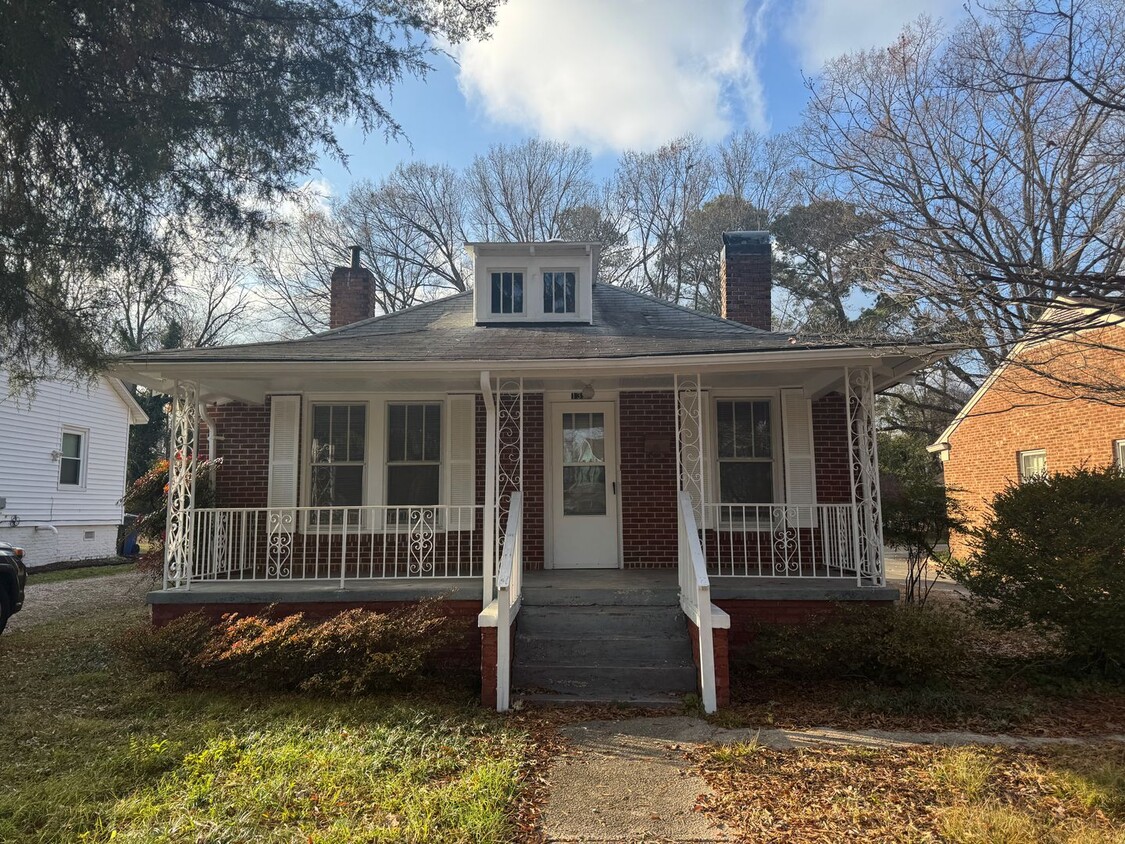 Foto principal - 1 Bedroom House on Oberlin Rd. in Raleigh