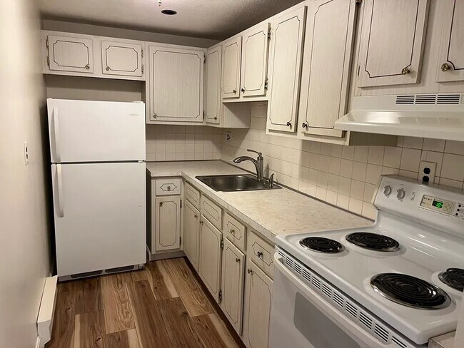 Building Photo - 179 Presidents Ln