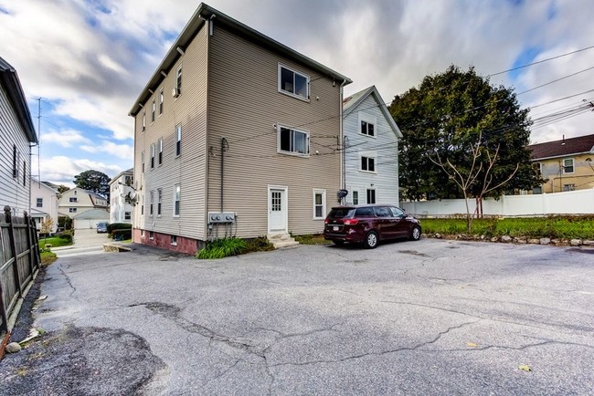 Building Photo - 171 Vernon St