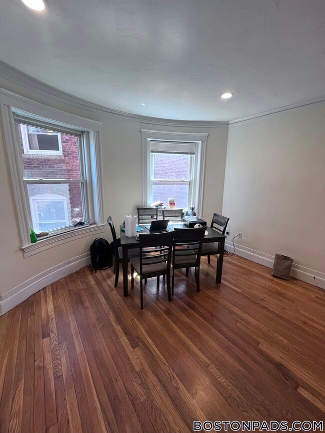 Foto del edificio - 191 Winthrop Rd