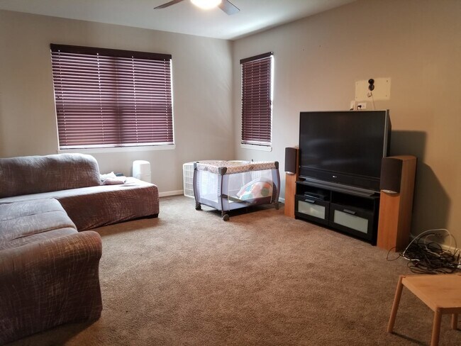Foto del edificio - 725 N Sleepy Hollow Ln