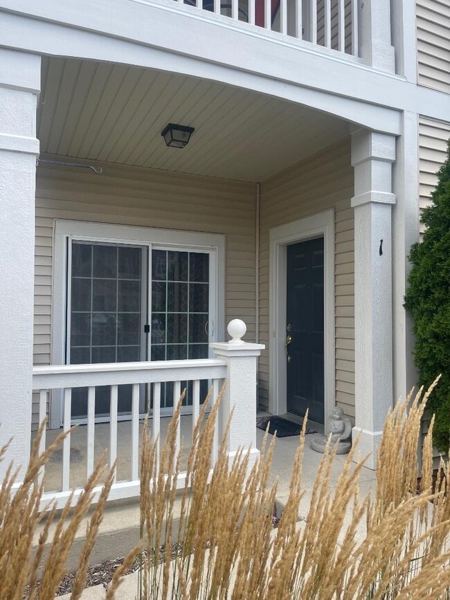 Building Photo - 2250 Aurora Dr