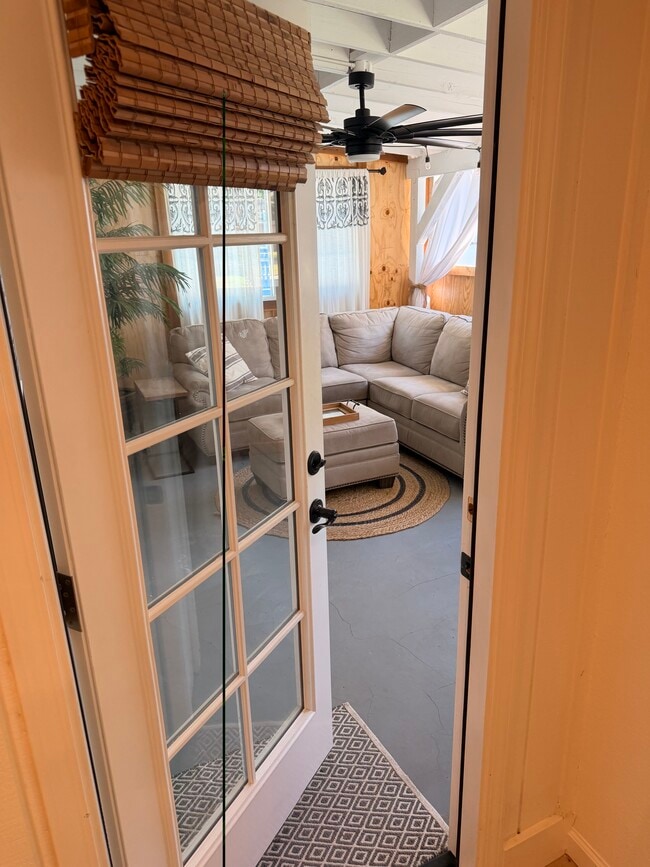 Attached 3 season screened porch - 3075 Forest Hills Dr