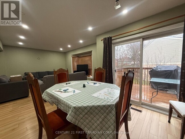 Photo du bâtiment - 9 Ailsa Pl