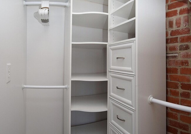 closet - 829 N Pennsylvania St
