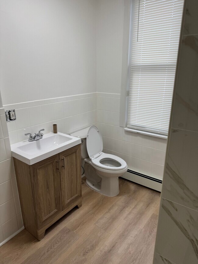 Bathbedtoom - 210 E Black Horse Pike