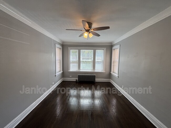 Foto del edificio - 3114 W 61st St