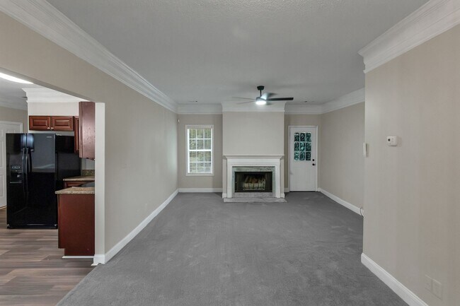 Foto del edificio - Beautiful 4 Bedrooms + Bonus Room on Nearly 1 Acre in Stockbridge! ?
