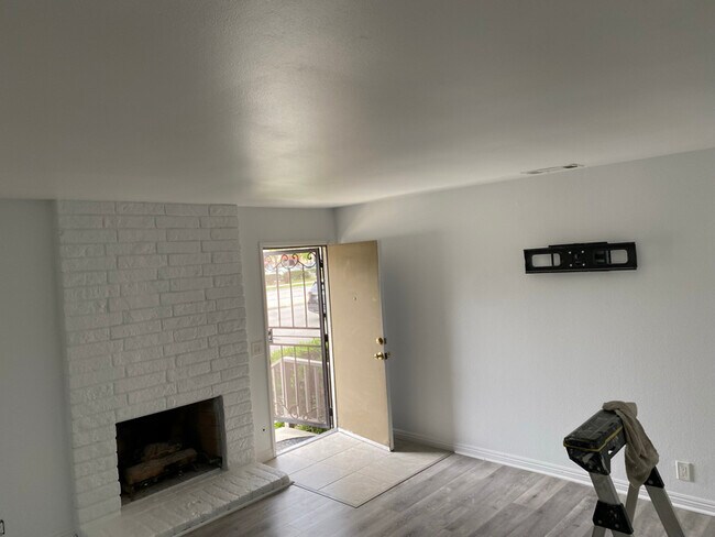 Foto del edificio - 3761 Ketch Ave