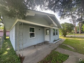 Building Photo - 721 Celeste St