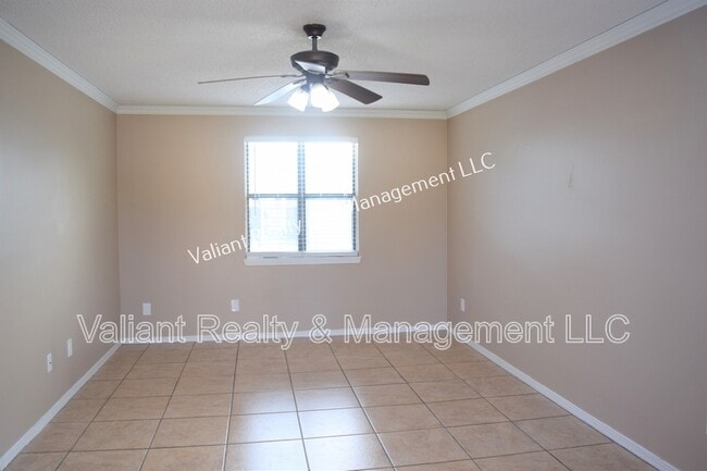 Building Photo - 725 7th Ave S