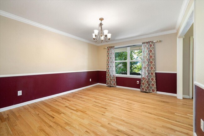 Building Photo - Beautiful 5 bedroom with Finished Basement!!
