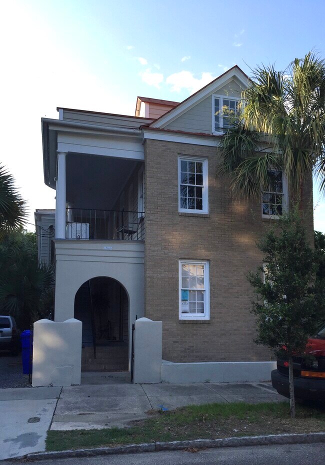 exterior - 90 Radcliffe St