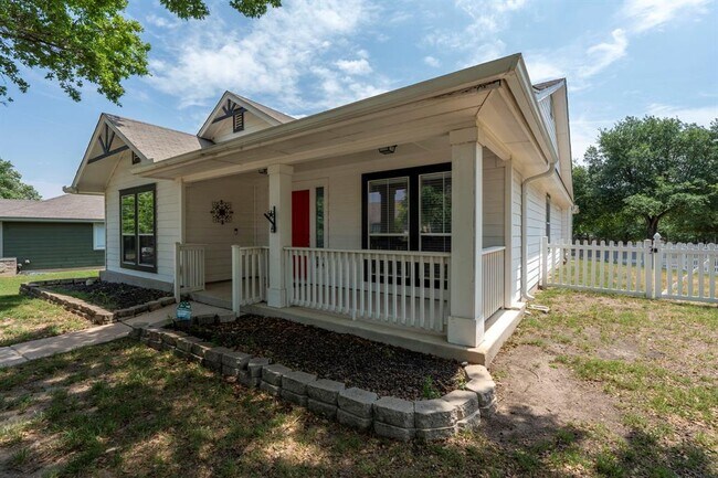 Building Photo - 112 Steele