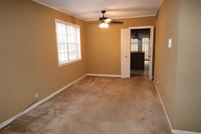 Building Photo - TOWNHOUSE OVERLOOKING AUDUBON PARK