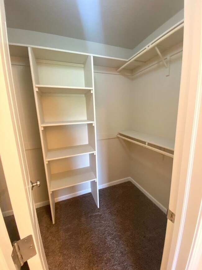 Building Photo - Newly Built 4 Bedroom and 3 Bathroom Duple...