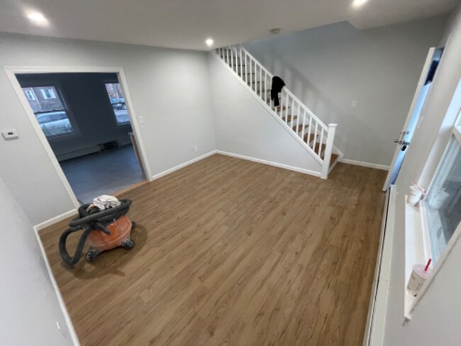 Building Photo - 190 Bonner St