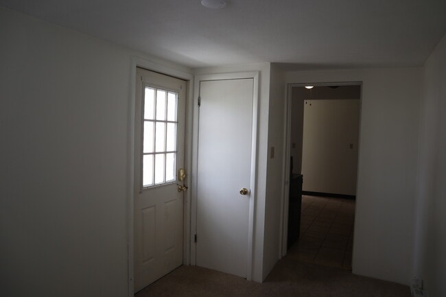 Building Photo - 241 Ash St