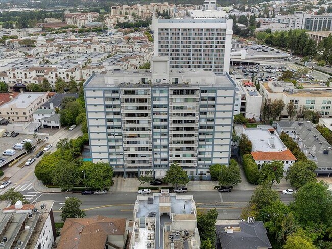 Foto del edificio - 969 Hilgard Ave