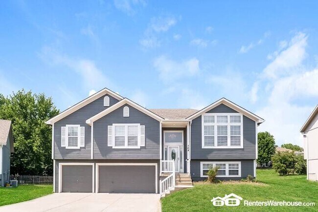 Building Photo - 4 Bed 3 Bath For Rent in Lees Summit!