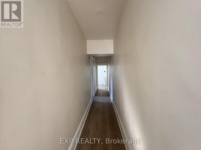 Building Photo - 321 Hunter St E