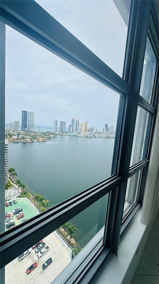 Foto del edificio - 3530 Mystic Pointe Dr