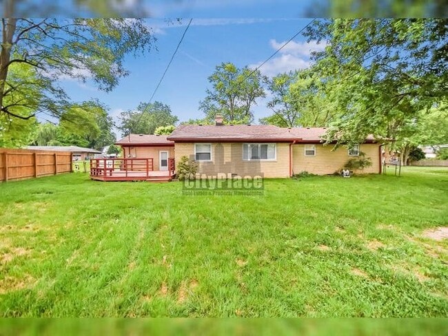 Building Photo - 636 Oak Dr