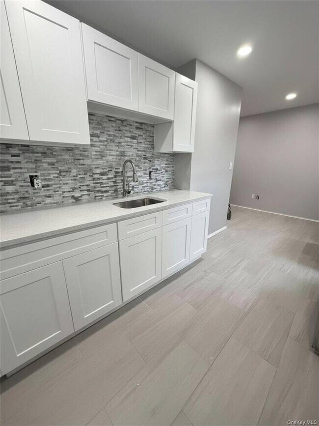 Foto del edificio - 790 Wellwood Ave