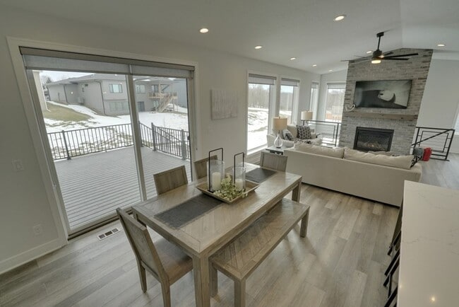 Building Photo - Executive home for rent! Excellent locatio...