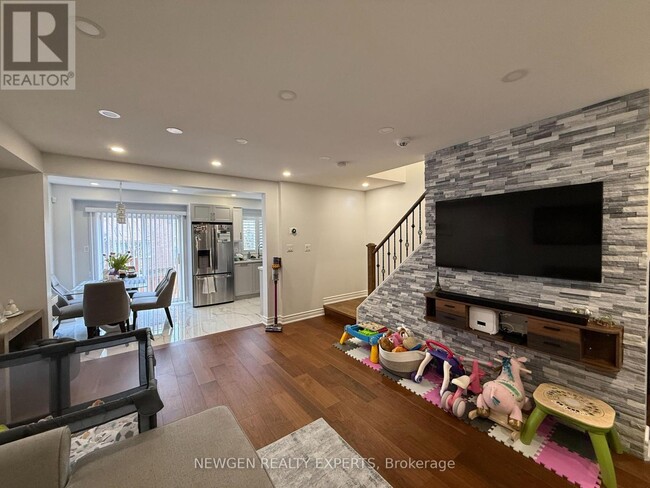 Building Photo - 22 Rochefort Dr
