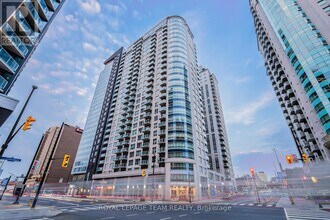Building Photo - 242 Rideau St