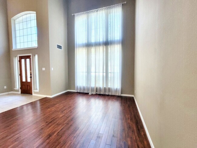 Building Photo - 1617 Sunterro-
