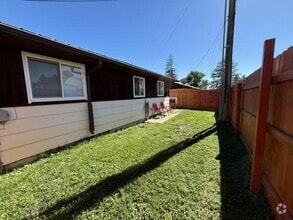 Building Photo - 490 SE Kohler Ct
