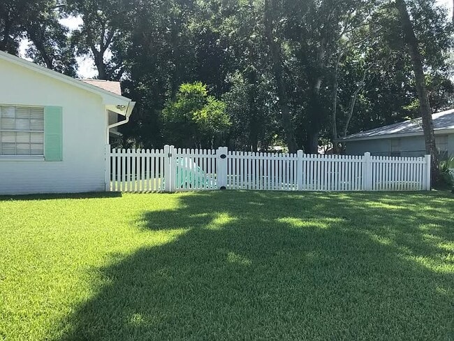 Photo - 700 Lindenwood Cir E House