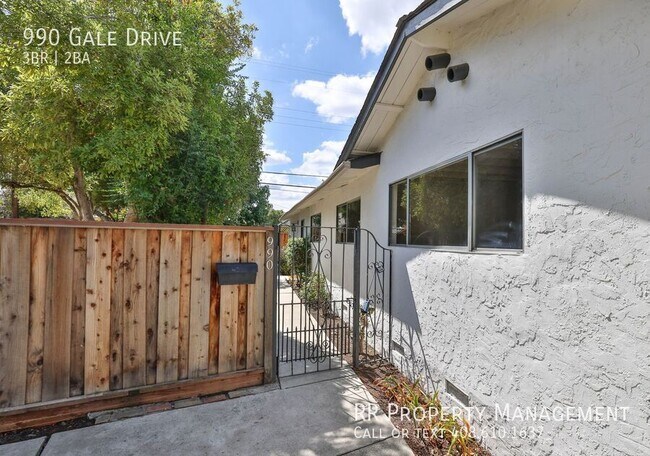 Building Photo - 990 Gale Dr