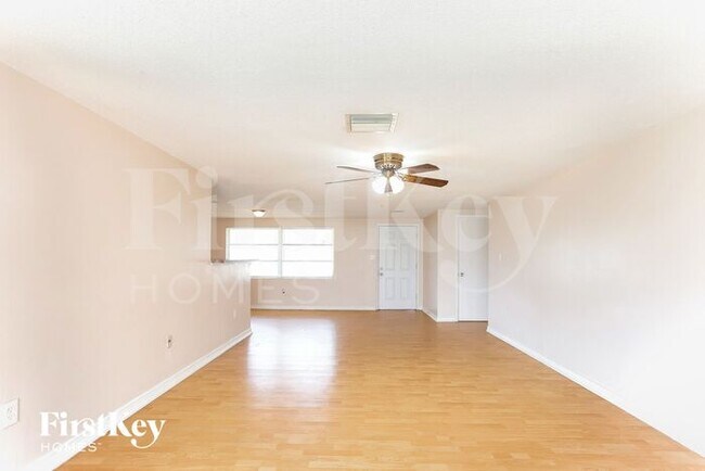 Foto del edificio - 8020 Jasmine Blvd