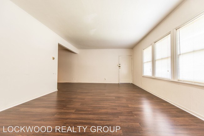 Building Photo - 326 E Rosewood Ave