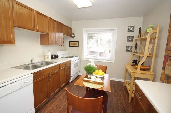 Welcome to The Preserve On Conley Apartments, where modern comfort meets stylish living. Enjoy spacious kitchens and cozy dining areas perfect for gatherings. Make your move today and elevate your lifestyle! Explore our availability now! - The Preserve On Conley