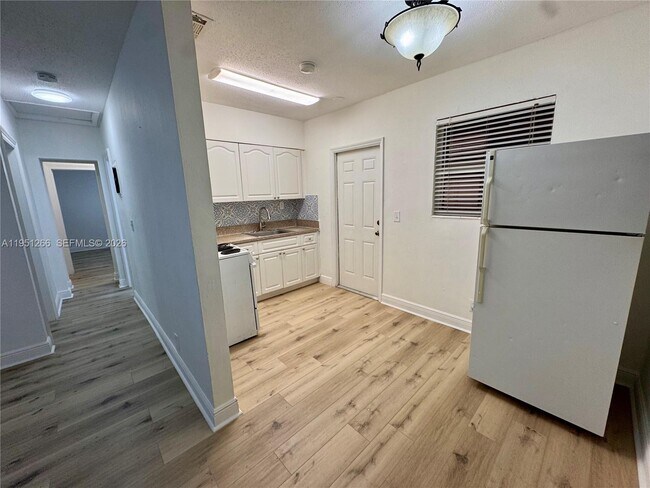 Foto del edificio - 2240 NE 171 St