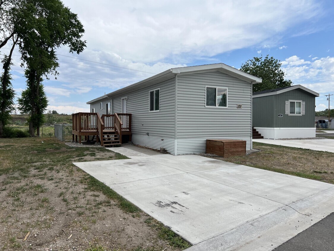 Primary Photo - 131 Northside Dr