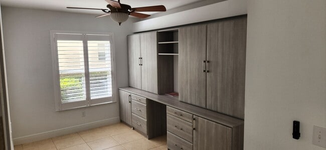 Building Photo - 4925 Sandra Bay Dr