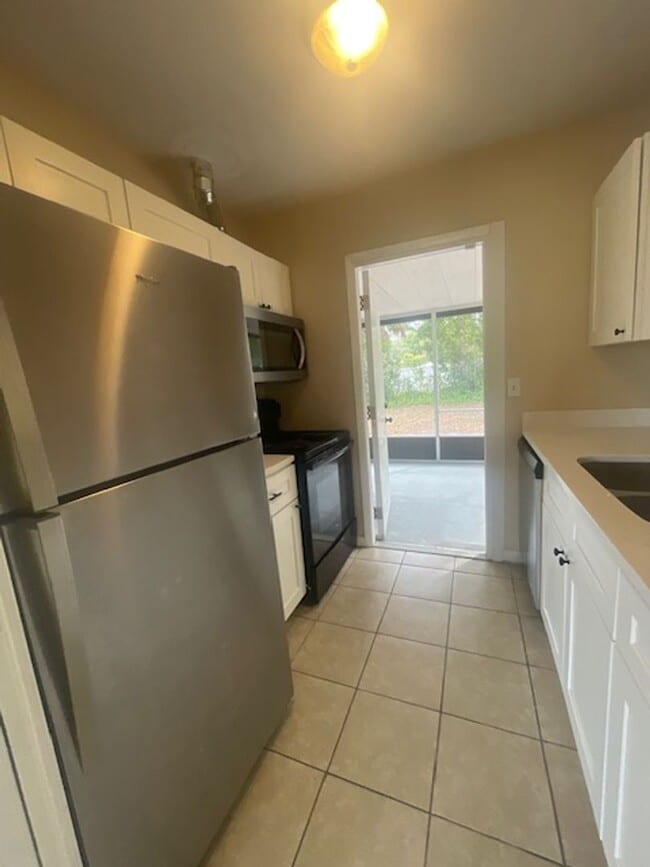 Building Photo - 3 Bed 1 Bath Home | Pet Friendly | Washer Dryer Hook Ups | Section 8 Welcome