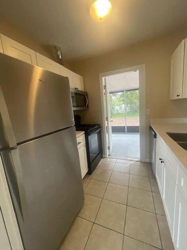 Foto del edificio - 3 Bed 1 Bath Home | Pet Friendly | Washer Dryer Hook Ups | Section 8 Welcome
