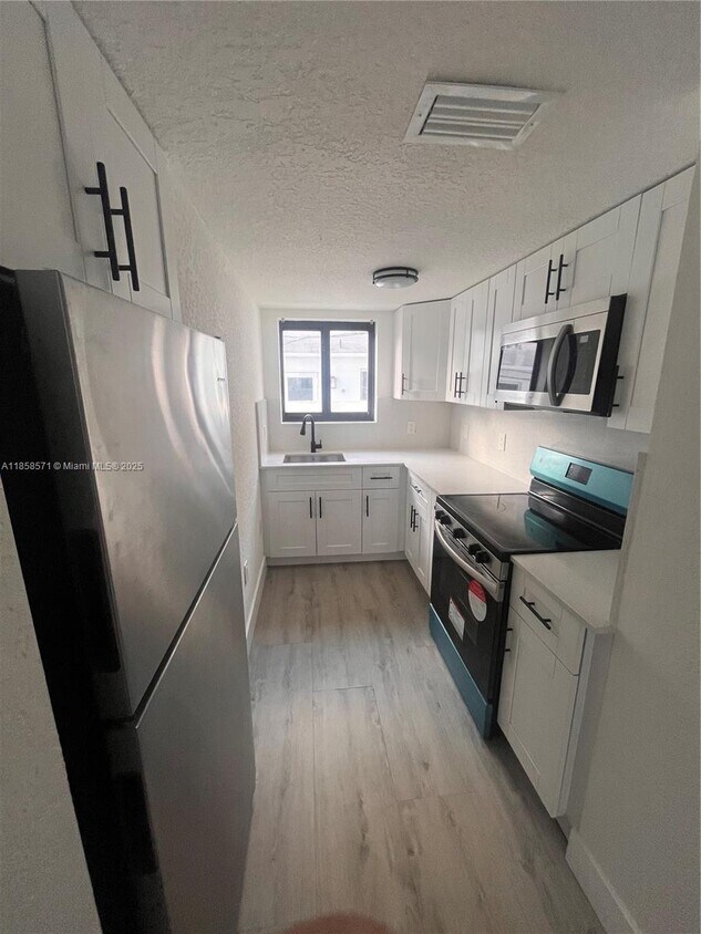 Foto principal - 3417 NW 22nd Ave