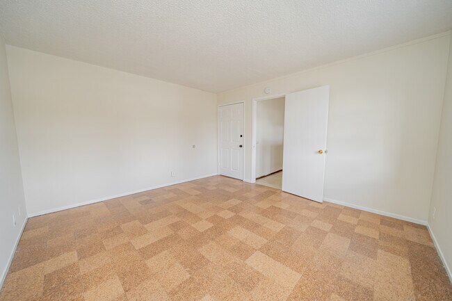 Foto del edificio - 1467 Russell St