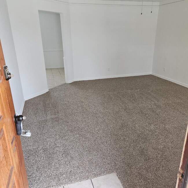 Foto del edificio - 4006 Hooper Dr