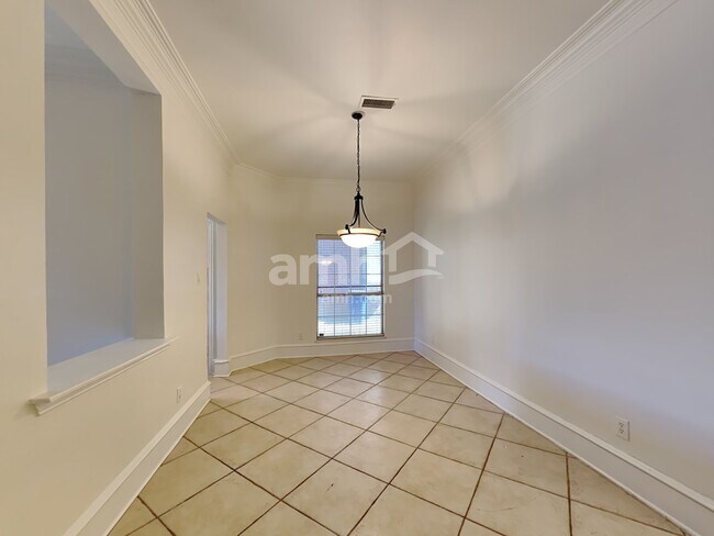 Building Photo - 1325 Westview Drive